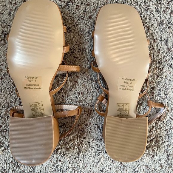 Women’s Journee Collection tan sandals with low heel, Size 8. - Picture 3 of 5